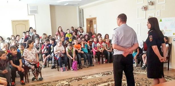 В Крюково специалисты по безопасности побеседовали с отдыхающими школьниками