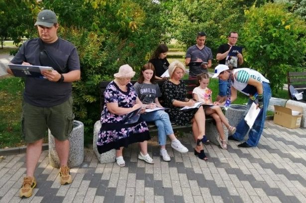 Жители нарисовали пейзаж чернилами кальмара