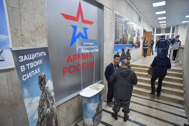 Пришедшие на столичный пункт отбора на контрактную службу обслуживаются в режиме одного окна
