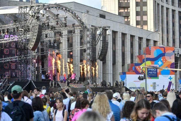 Число пришедших на концертную площадку на Сахарова перевалило за 40 тыс