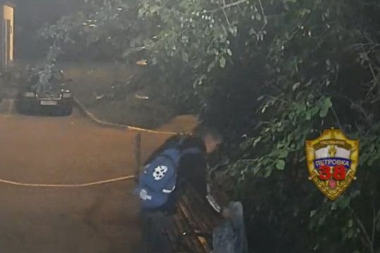 Зеленоградец оставил куртку на лавочке и остался без мобильного