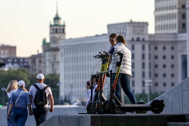 Депутат Мосгордумы Артемьев призвал ускорить введение ограничительных мер для электросамокатов
