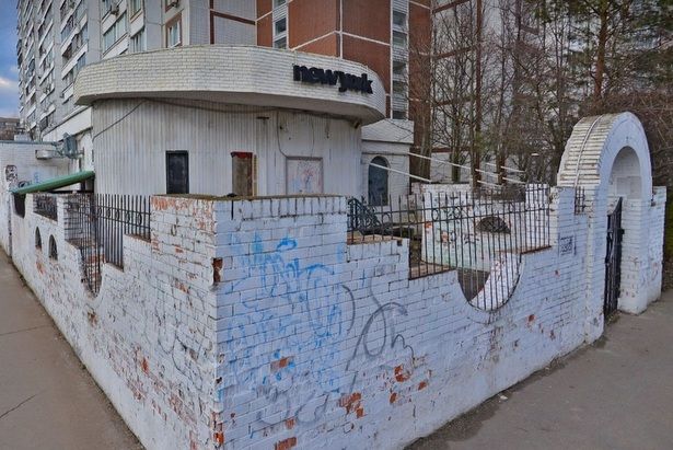 На территории корпуса 1649 может быть продана или сдана заброшенная пристройка