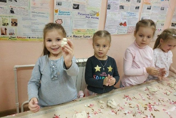 В ГБУ «Фаворит» Крюково отметили День хлеба творчеством из соленого теста