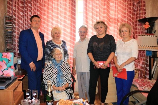 Жительницу Крюково поздравили со 100-летним юбилеем
