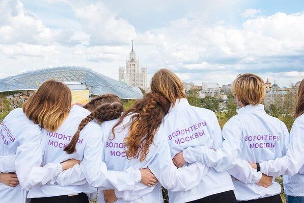 Сенатор Святенко: Награждение лучших волонтеров Москвы памятным знаком станет хорошей городской традицией