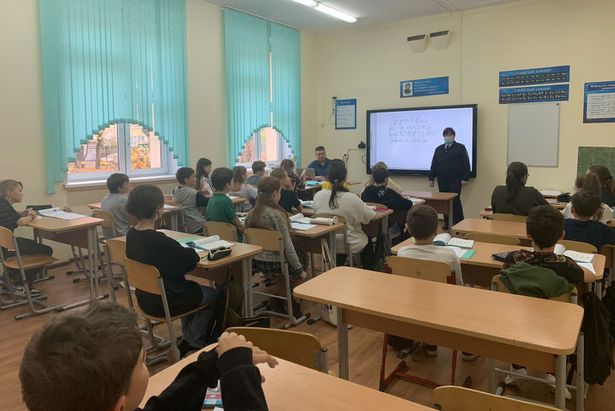 Полицейские побеседовали с зеленоградскими школьниками в рамках антинаркотической акции