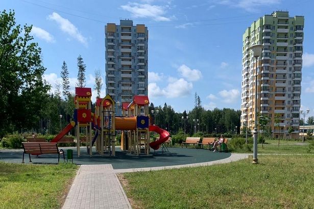 В рамках программы "Мой район" в 23 микрорайоне Крюково обновили игровые площадки