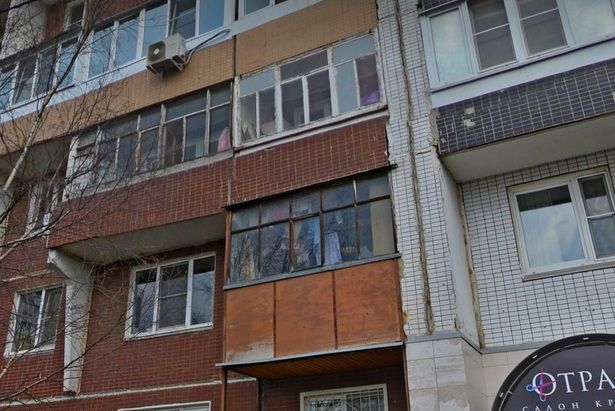 По постановлению суда житель 14 микрорайона убрал незаконный балкон
