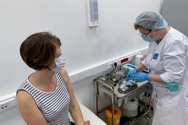 Главный Санитарный врач Москвы ввела обязательную вакцинацию в сфере услуг