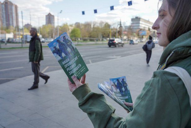 Волонтеры говорят о признательности москвичей за информацию о записи на контрактную службу