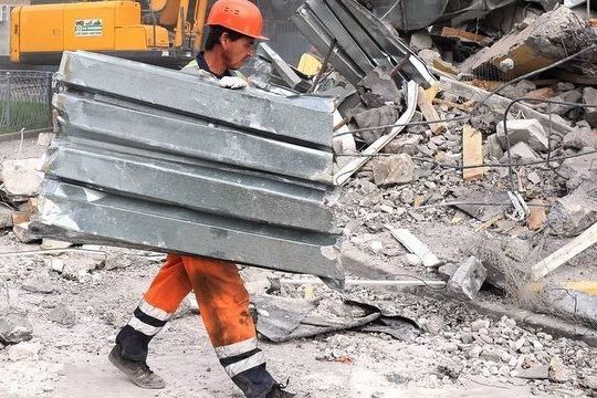 На территории Восточной зоны были незаконно увеличены границы здания и возведены еще два объекта