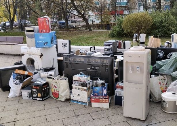 Кулер, телевизоры и другой электрохлам отправились на переработку из Зеленограда