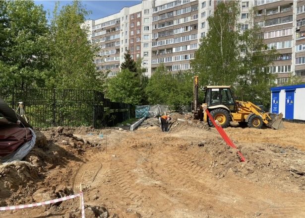 На территории поликлиники № 4 устанавливается освещение