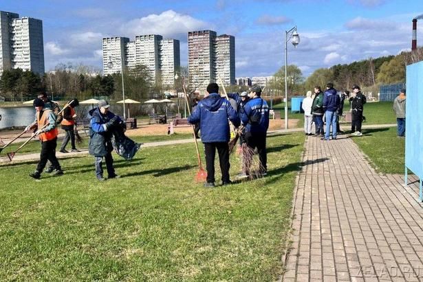 На территории округа прошел второй субботник