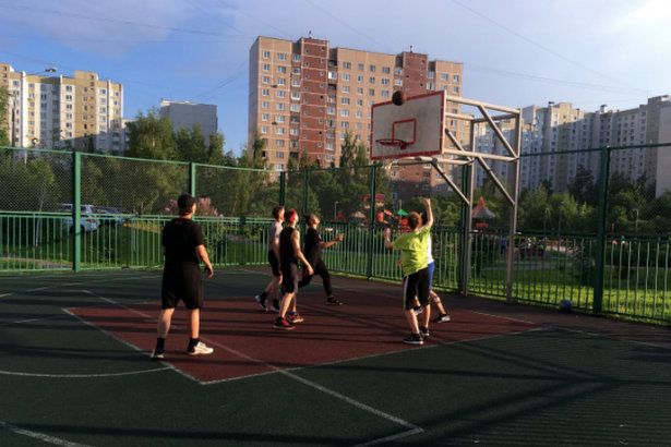 Подростки сразились за звание лучшей стритбольной команды района