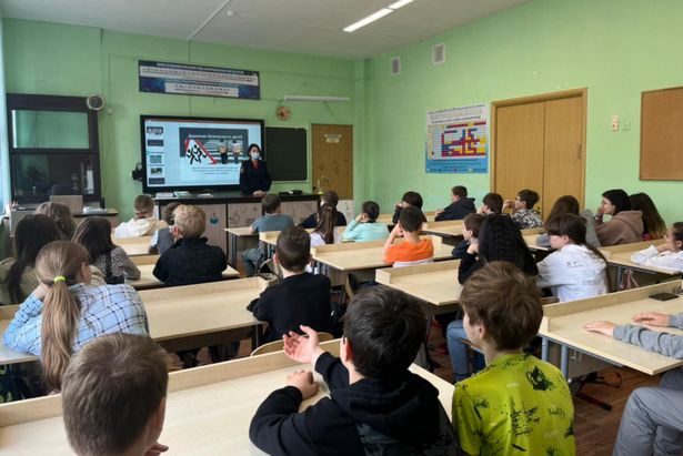 Перед каникулами в зеленоградской школе прошёл урок «Летом без ДТП»