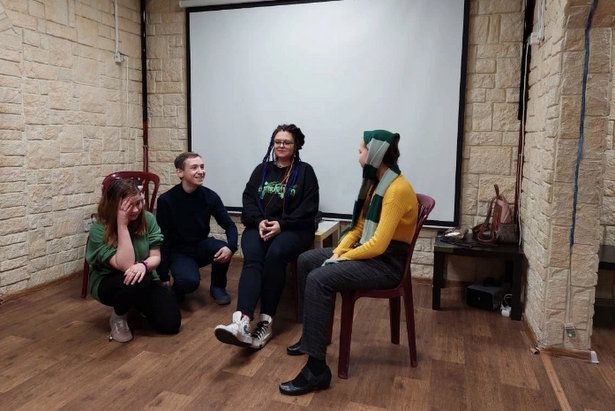 «Юные Аниматоры» попробовали себя в роли мимов на очередном занятии в «Фаворите»