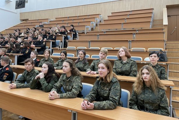 Ученики крюковской школы узнали, как не стать жертвой киберпреступников