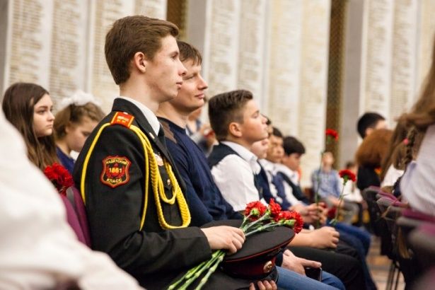 Школьники Крюково приняли участие во встрече с героями