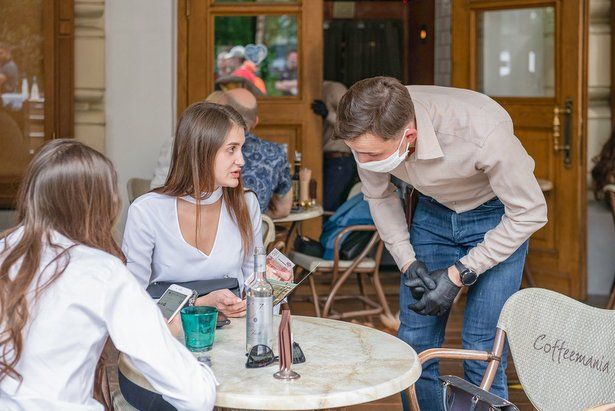 Московские рестораны и кафе начинают работать в формате COVID-free