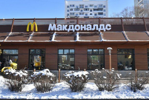 Компания McDonald`s продолжит выплачивать зарплаты сотрудникам во время логистического простоя