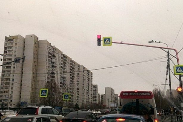 В Крюково появился светофор со светодиодной подсветкой