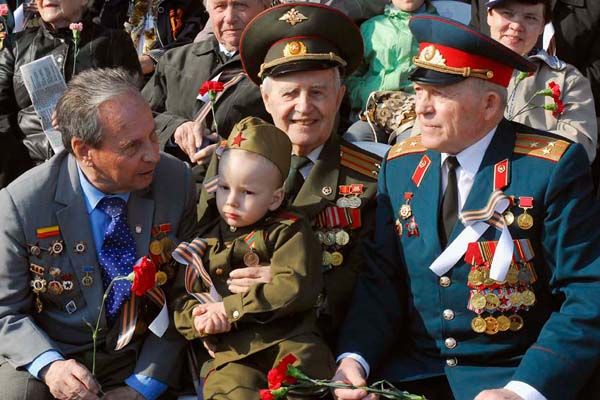 Ветеранам выплатят по 10 000 рублей в честь 75-й годовщины разгрома немецко-фашистских войск в битве под Москвой
