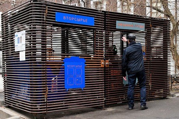 В трёх дворах района Крюково обновят контейнерные площадки