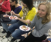 В школе № 1912 повара научили детей и родителей готовить вкусную запеканку