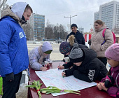 Молодогвардейцы поздравили жительниц с 8 марта