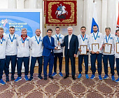Собянин наградил спортсменов - чемпионов мира по пляжному футболу