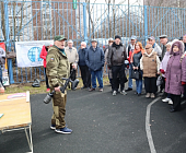 Жители района сыграли в пейнтбол