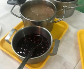 В школе № 1912 повара научили детей и родителей готовить вкусную запеканку
